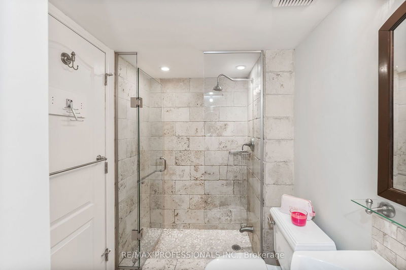 7 Greystone Crt  Toronto, M8V 4A5 | Image 34