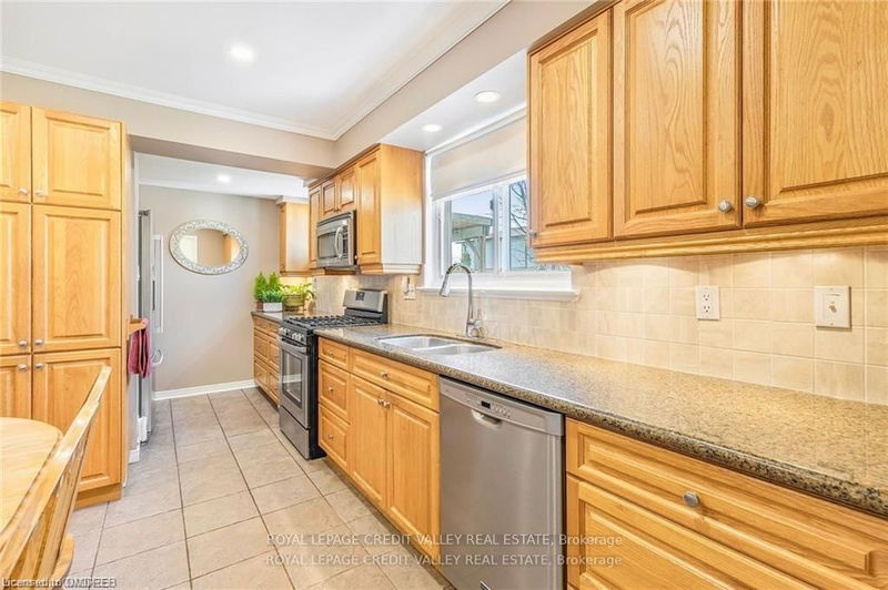 28 Parkview Pl  Brampton, L6W 2G3 | Image 12