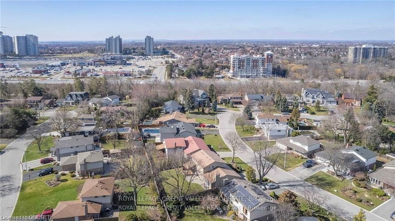 28 Parkview Pl  Brampton, L6W 2G3 | Image 39