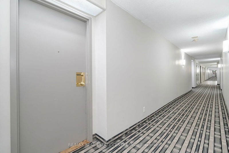  1002 - 145 Hillcrest Ave  Mississauga, L5B 3Z1 | Image 3