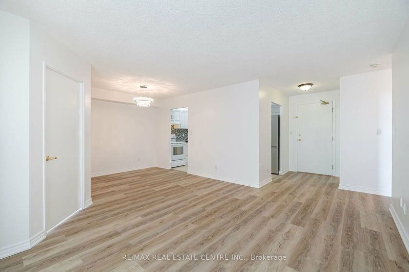  1002 - 145 Hillcrest Ave  Mississauga, L5B 3Z1 | Image 4