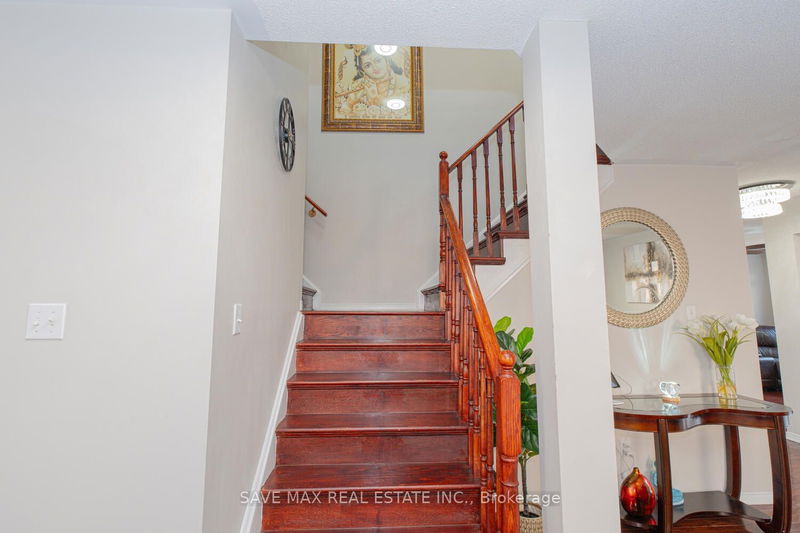 85 Botavia Downs Dr  Brampton, L7A 3R5 | Image 12