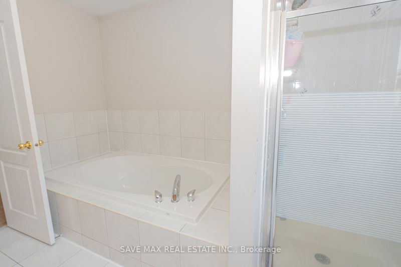 85 Botavia Downs Dr  Brampton, L7A 3R5 | Image 24