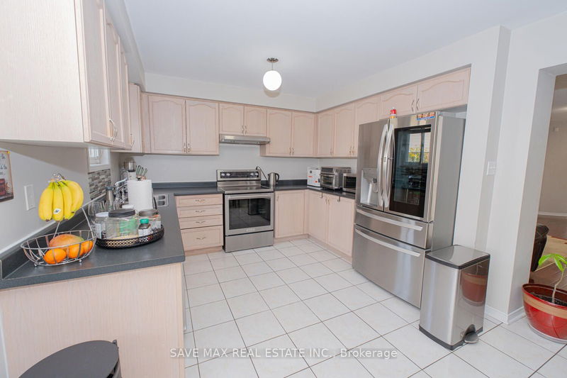 85 Botavia Downs Dr  Brampton, L7A 3R5 | Image 9