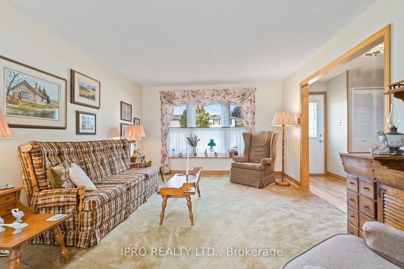 7 Eden Pl  Halton Hills, L7G 1G4 | Image 4