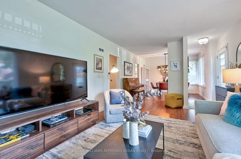 54 Robin Hood Rd  Toronto, M9A 2W8 | Image 5