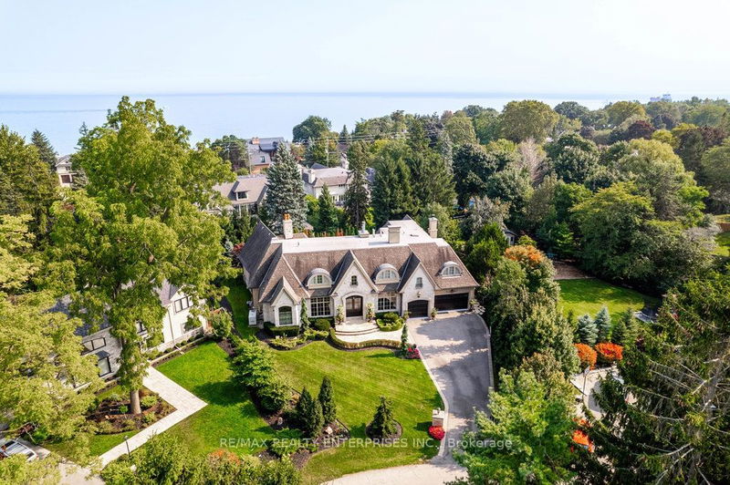 home for sale on 461 Country Club Crescent