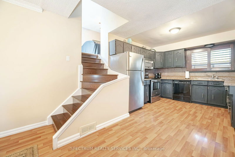 26 Jubilee Cres  Toronto, M9M 1L3 | Image 11