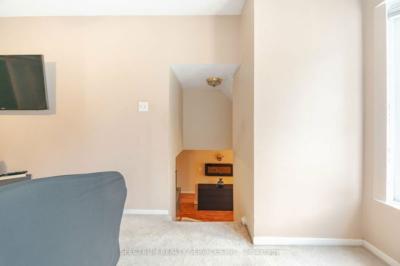 26 Jubilee Cres  Toronto, M9M 1L3 | Image 12