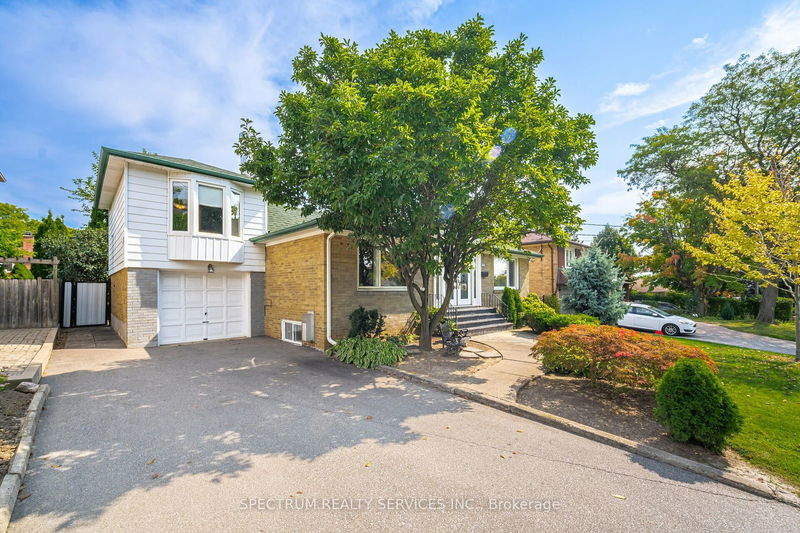 26 Jubilee Cres  Toronto, M9M 1L3 | Image 2