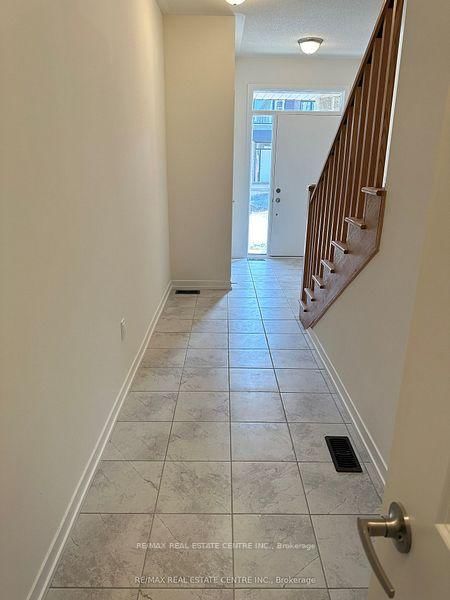 1551 Labine Pt, Milton, L9E 1V5 | Image 2