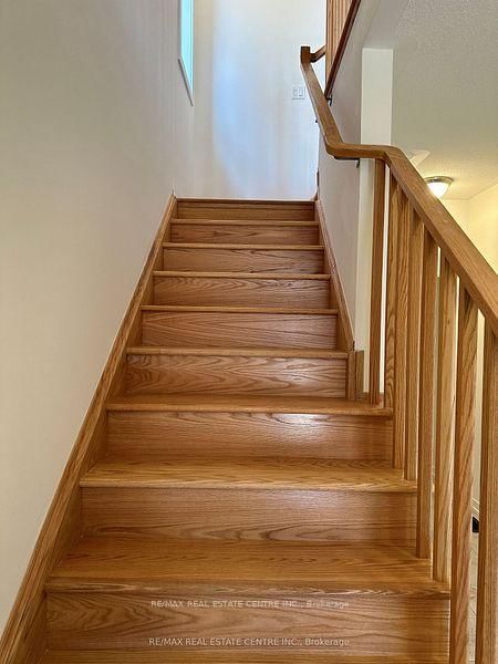 1551 Labine Pt, Milton, L9E 1V5 | Image 3