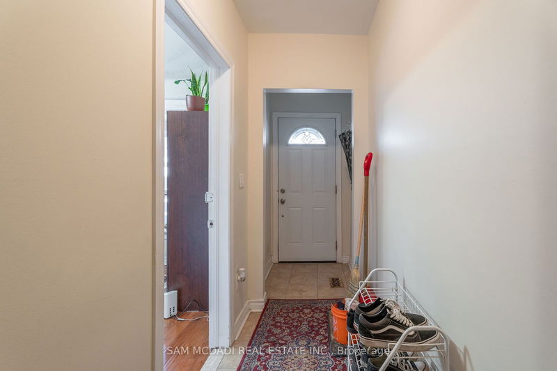 1050 Ossington Ave  Toronto, M6G 3V6 | Image 4