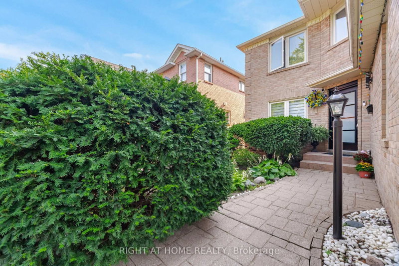 5408 Champlain Trail