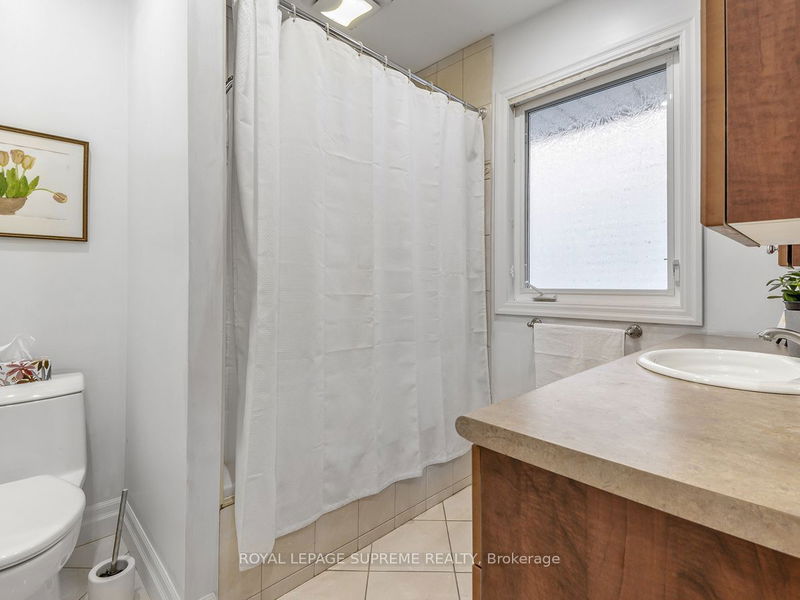 62 Haliburton Ave  Toronto, M9B 4Y4 | Image 21