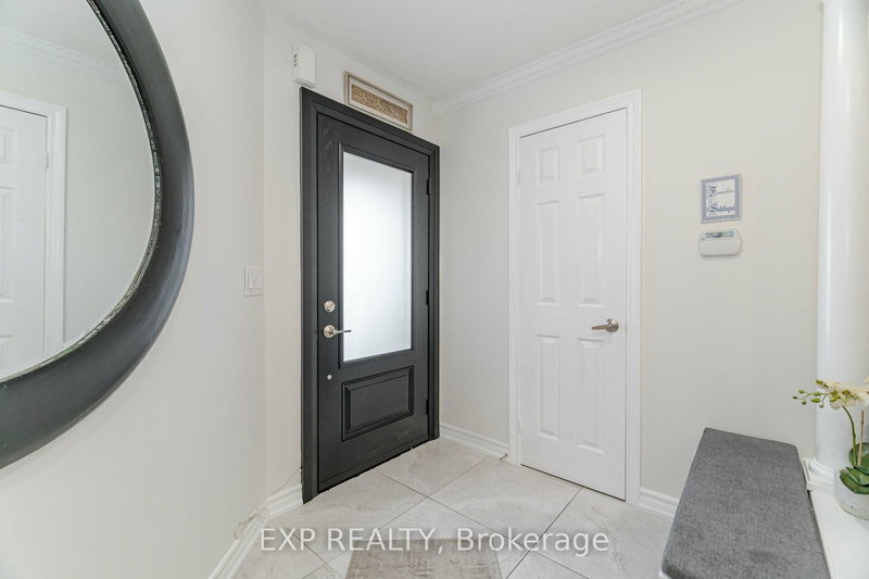891 Stonebridge Ave, Mississauga, L5V 2L3 | Image 3