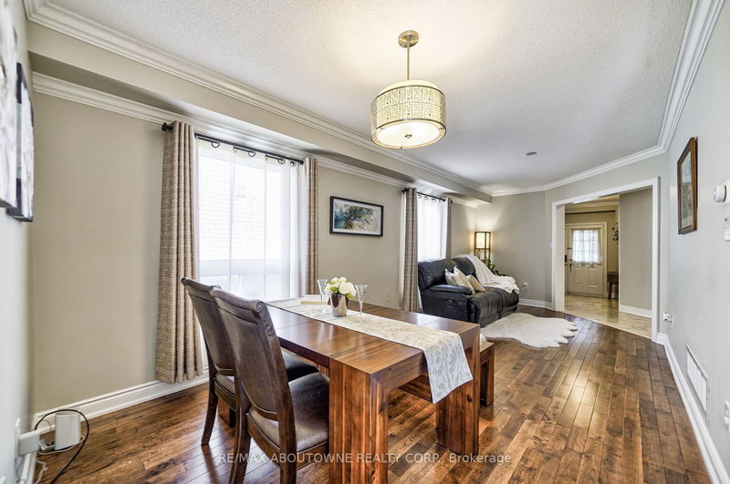 6098 Rowers Cres  Mississauga, L5V 3A2 | Image 10