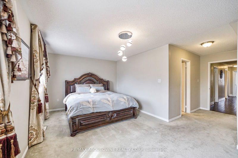 6098 Rowers Cres  Mississauga, L5V 3A2 | Image 20