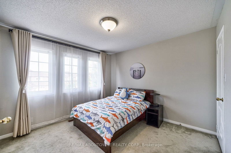 6098 Rowers Cres  Mississauga, L5V 3A2 | Image 24