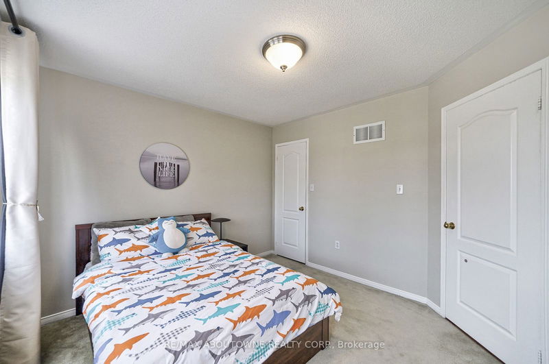 6098 Rowers Cres  Mississauga, L5V 3A2 | Image 25