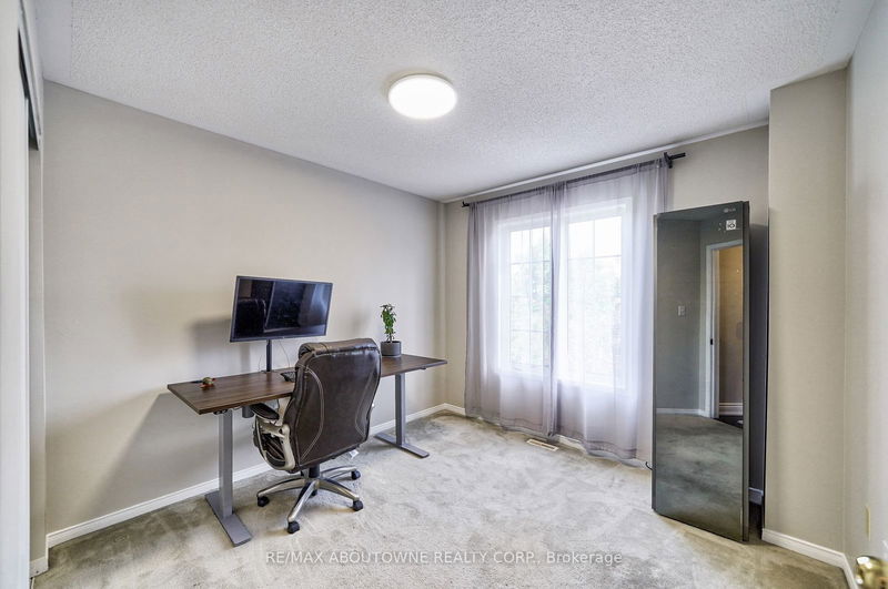 6098 Rowers Cres  Mississauga, L5V 3A2 | Image 28