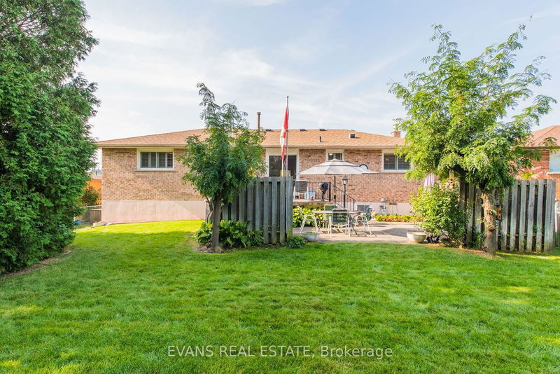 19 Meadowland Gate  Brampton, L6W 3N8 | Image 14