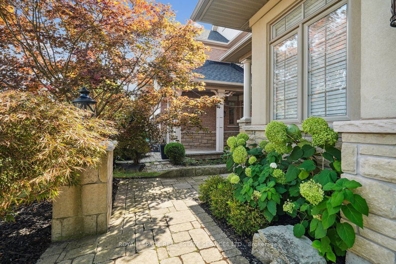 2254 Kwinter Rd  Oakville, L6M 0H2 | Image 2