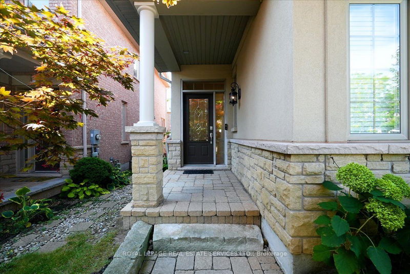 2254 Kwinter Rd  Oakville, L6M 0H2 | Image 3