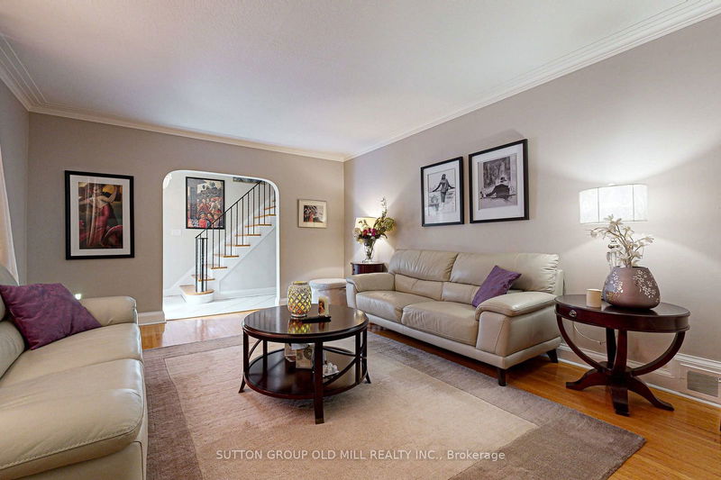 2 Bywood Dr  Toronto, M9A 1L7 | Image 9