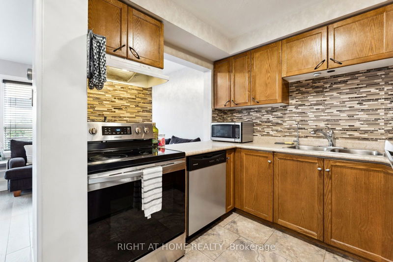 108 Goldenlight Circ  Brampton, L6X 4N6 | Image 14