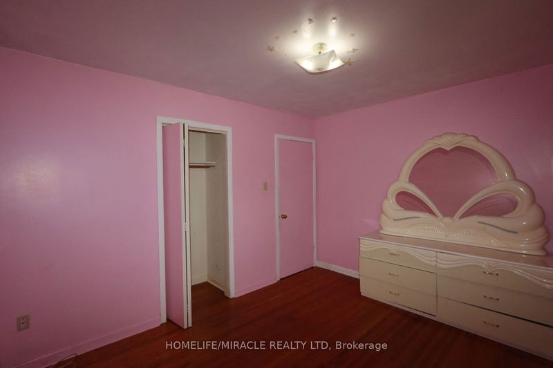 3099 Morning Star Dr  Mississauga, L4T 1X1 | Image 13