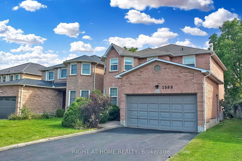 1588 Summergrove Cres  Mississauga, L5M 3Z3 | Image 1