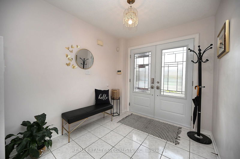 5421 Kinglet Ave  Mississauga, L5V 2C8 | Image 3