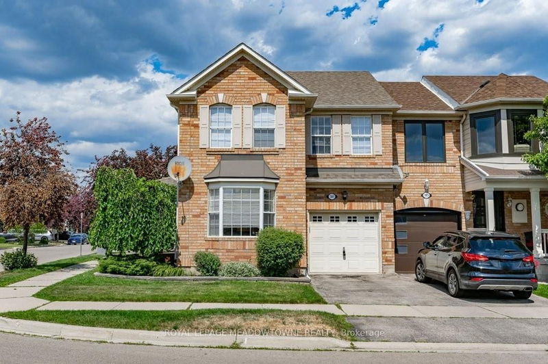 home for lease on 381 Baverstock Crescent