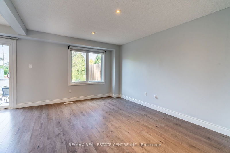 284-A Royal Salisbury Way  Brampton, L6V 3H4 | Image 11