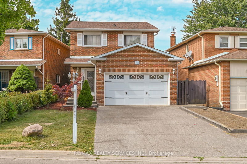 70 Crenshaw Crt  Brampton, L6Z 1W9 | Image 1