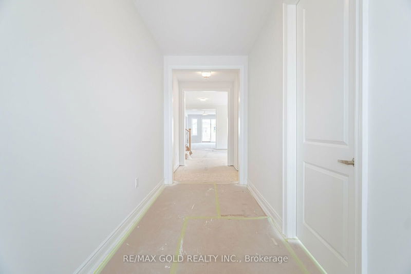 31 Dolomite Dr  Brampton, L6P 4R6 | Image 5