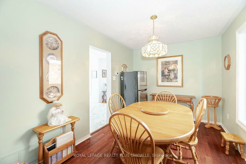 2873 Cartwright Cres  Mississauga, L5M 5W4 | Image 16