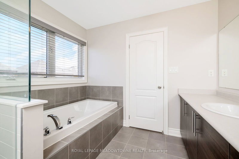 27 Gruenwald Gate  Brampton, L6Y 6C3 | Image 22