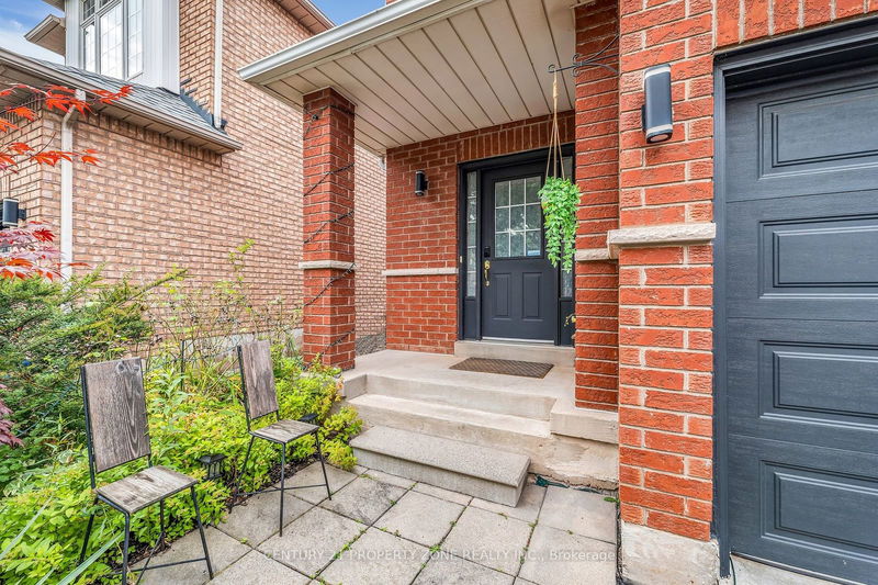 2580 Longridge Cres  Oakville, L6H 6R9 | Image 3