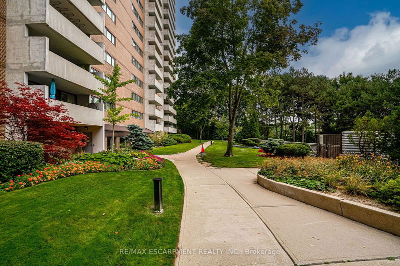  PH2012 - 250 Scarlett Rd  Toronto, M6N 4X5 | Image 4