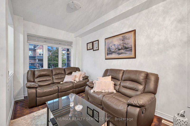 12 Fitzgibson St  Brampton, L6Y 5Y5 | Image 7