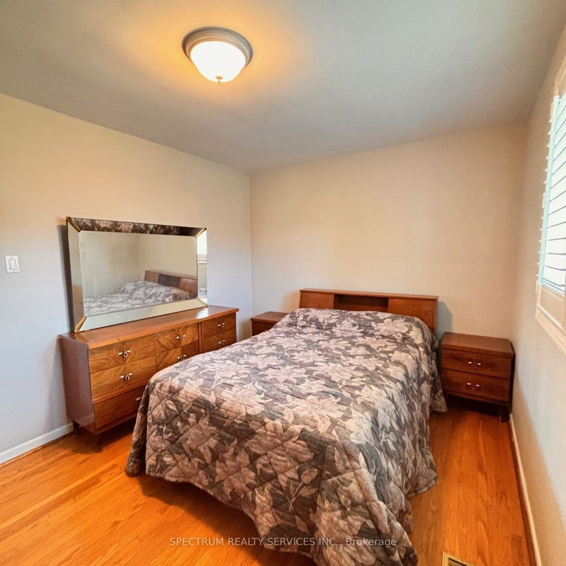 70 Council Cres  Toronto, M3J 1J6 | Image 16