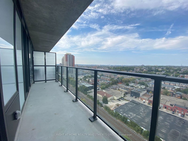 home for lease on 1705-1285 Dupont Street