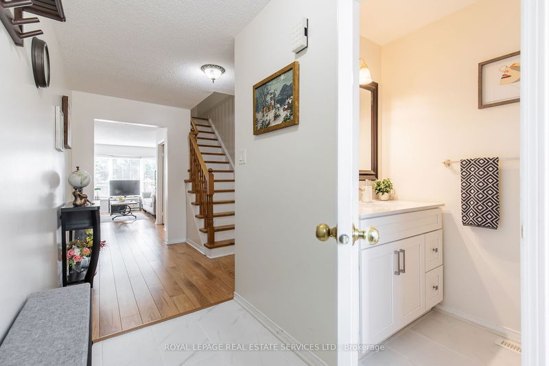  24 - 2004 Glenada Cres  Oakville, L6H 5P5 | Image 3