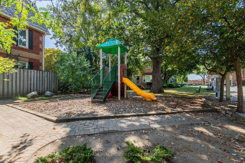  24 - 2004 Glenada Cres  Oakville, L6H 5P5 | Image 34