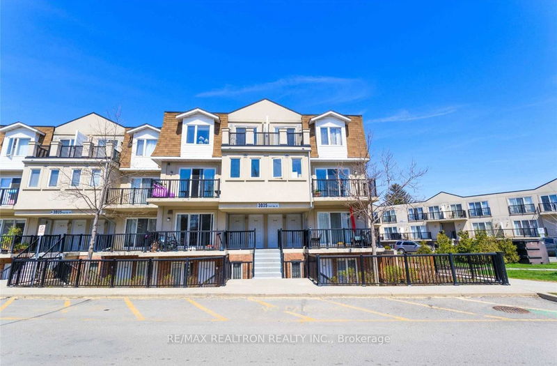 home for lease on 2022-3035 Finch Avenue W