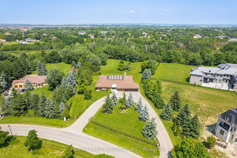 24 Rosegarden Dr  Brampton, L6P 0E6 | Image 1