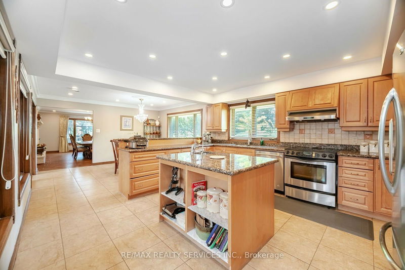 24 Rosegarden Dr  Brampton, L6P 0E6 | Image 19