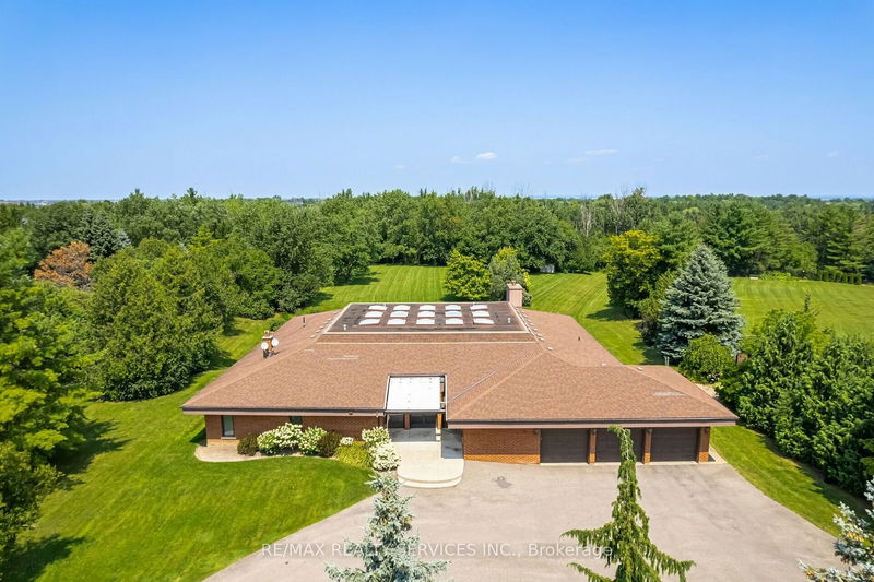 24 Rosegarden Dr  Brampton, L6P 0E6 | Image 2